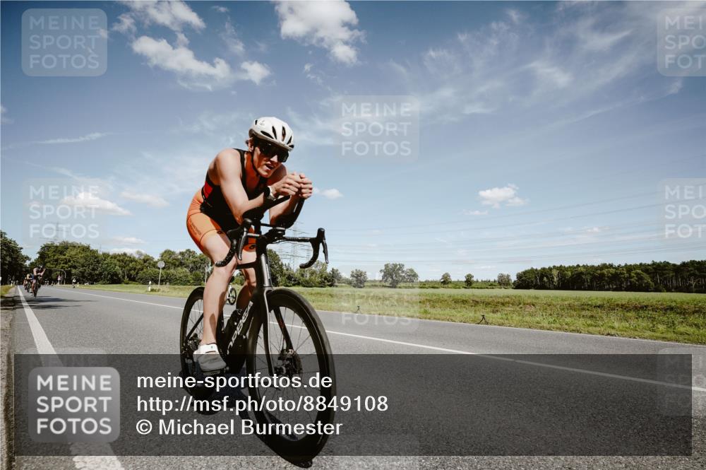 07.09.2025 - 19. Norderstedt Triathlon Michael Burmester http://msf.ph/oto/8849108 07.09.2025 13:55:47 Radfahren 417, 1001, 1042 meine-sportfotos.de