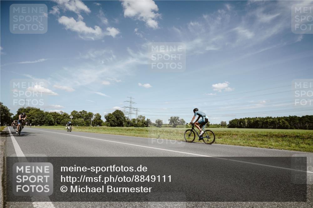 07.09.2025 - 19. Norderstedt Triathlon Michael Burmester http://msf.ph/oto/8849111 07.09.2025 13:55:47 Radfahren 417, 1001, 1042 meine-sportfotos.de