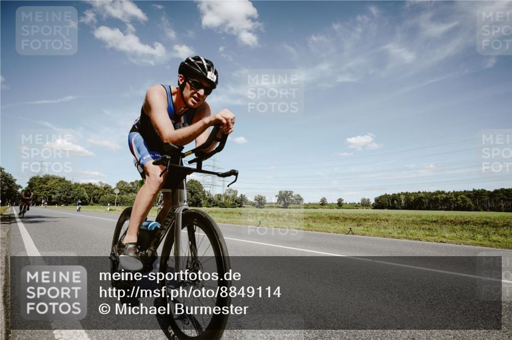 07.09.2025 - 19. Norderstedt Triathlon Michael Burmester http://msf.ph/oto/8849114 07.09.2025 13:55:49 Radfahren 417, 1001, 1042 meine-sportfotos.de
