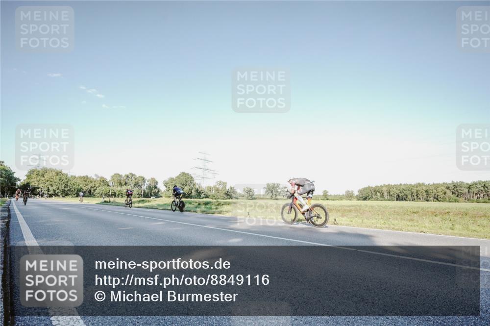 07.09.2025 - 19. Norderstedt Triathlon Michael Burmester http://msf.ph/oto/8849116 07.09.2025 16:10:45 Radfahren 406, 1547, 1590, 1600 meine-sportfotos.de