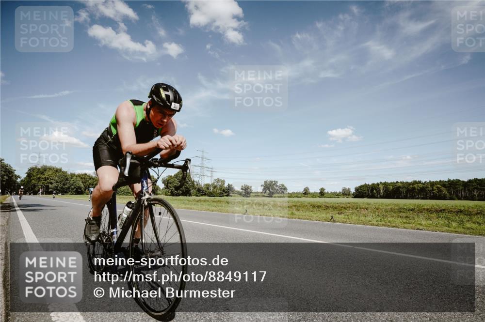 07.09.2025 - 19. Norderstedt Triathlon Michael Burmester http://msf.ph/oto/8849117 07.09.2025 13:55:51 Radfahren 417, 1000, 1042 meine-sportfotos.de