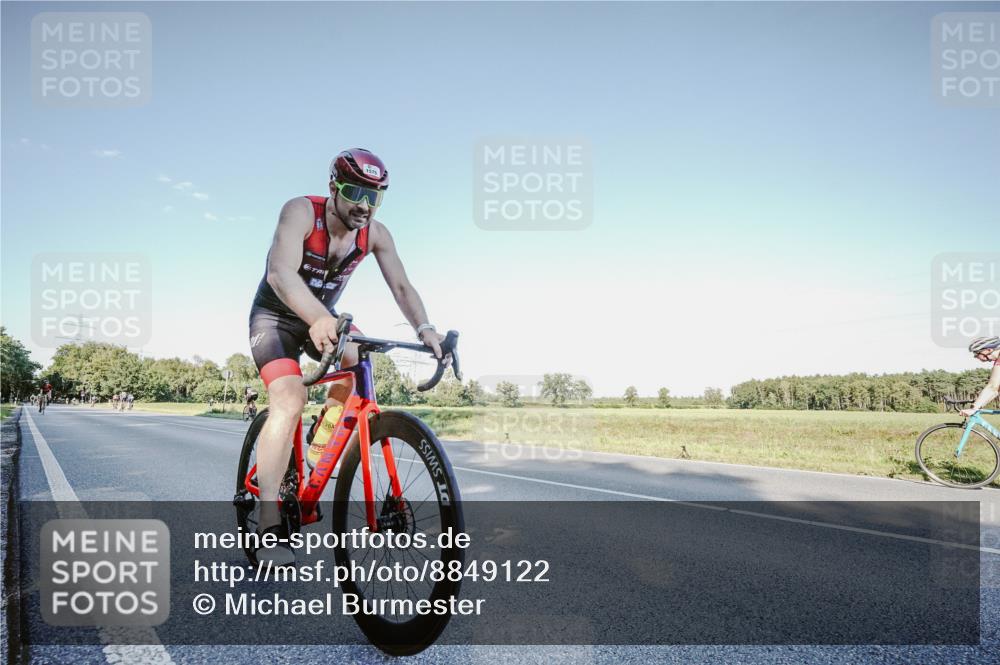 07.09.2025 - 19. Norderstedt Triathlon Michael Burmester http://msf.ph/oto/8849122 07.09.2025 16:10:50 Radfahren 406, 1575, 1585 meine-sportfotos.de