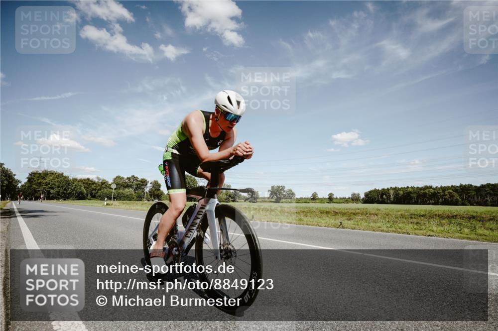 07.09.2025 - 19. Norderstedt Triathlon Michael Burmester http://msf.ph/oto/8849123 07.09.2025 13:56:03 Radfahren 993 meine-sportfotos.de