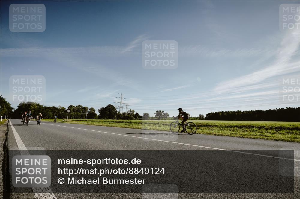 07.09.2025 - 19. Norderstedt Triathlon Michael Burmester http://msf.ph/oto/8849124 07.09.2025 09:38:03 Radfahren 594, 600, 604 meine-sportfotos.de