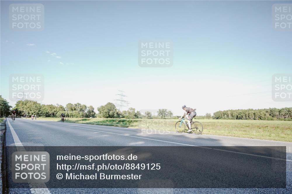 07.09.2025 - 19. Norderstedt Triathlon Michael Burmester http://msf.ph/oto/8849125 07.09.2025 16:10:50 Radfahren 406, 1575, 1585 meine-sportfotos.de