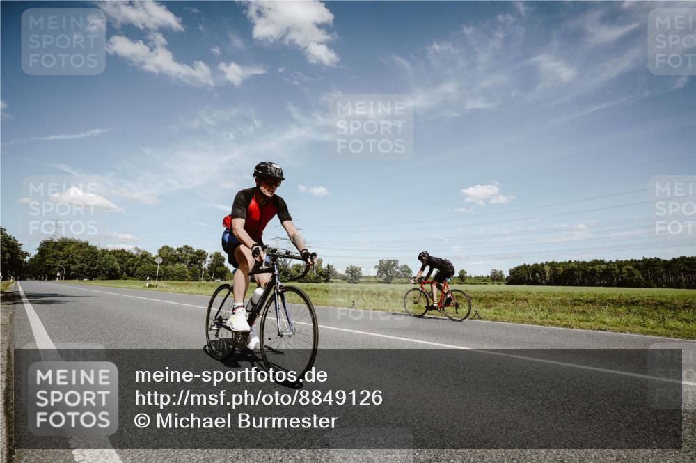 07.09.2025 - 19. Norderstedt Triathlon Michael Burmester http://msf.ph/oto/8849126 07.09.2025 13:56:08 Radfahren 374 meine-sportfotos.de