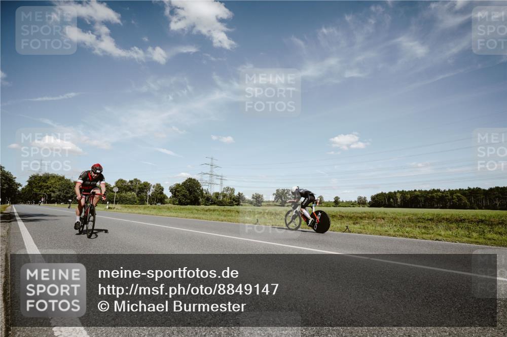 07.09.2025 - 19. Norderstedt Triathlon Michael Burmester http://msf.ph/oto/8849147 07.09.2025 13:56:26 Radfahren 987 meine-sportfotos.de