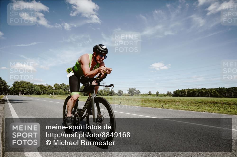 07.09.2025 - 19. Norderstedt Triathlon Michael Burmester http://msf.ph/oto/8849168 07.09.2025 13:56:51 Radfahren 1005 meine-sportfotos.de