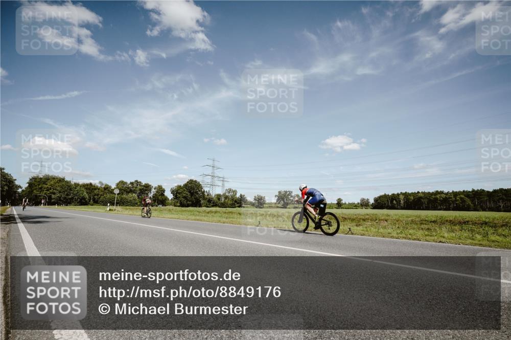07.09.2025 - 19. Norderstedt Triathlon Michael Burmester http://msf.ph/oto/8849176 07.09.2025 13:56:57 Radfahren  meine-sportfotos.de