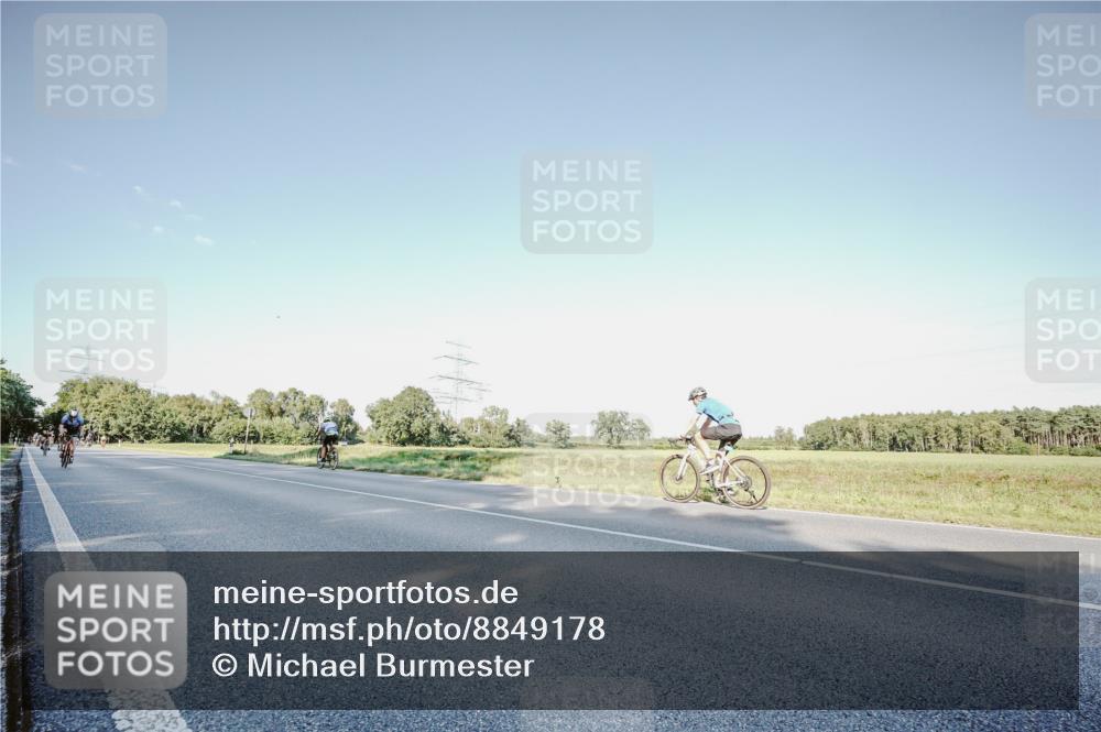 07.09.2025 - 19. Norderstedt Triathlon Michael Burmester http://msf.ph/oto/8849178 07.09.2025 16:11:22 Radfahren 414, 868, 1108, 1531 meine-sportfotos.de