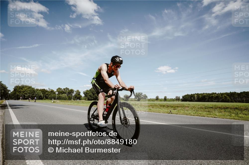 07.09.2025 - 19. Norderstedt Triathlon Michael Burmester http://msf.ph/oto/8849180 07.09.2025 13:57:01 Radfahren 995 meine-sportfotos.de