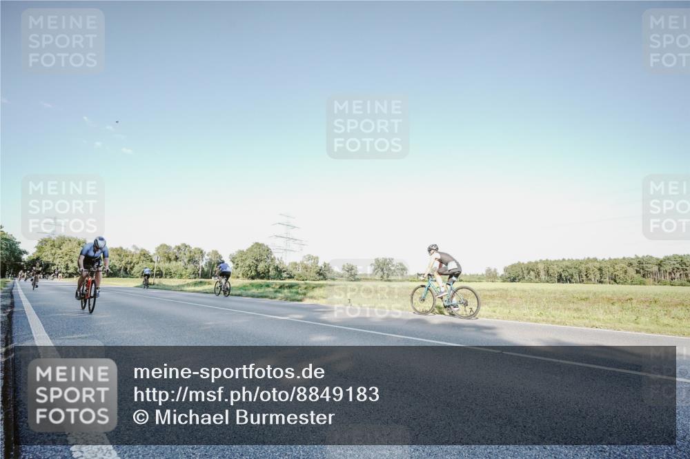 07.09.2025 - 19. Norderstedt Triathlon Michael Burmester http://msf.ph/oto/8849183 07.09.2025 16:11:24 Radfahren 414, 868, 933, 1108 meine-sportfotos.de