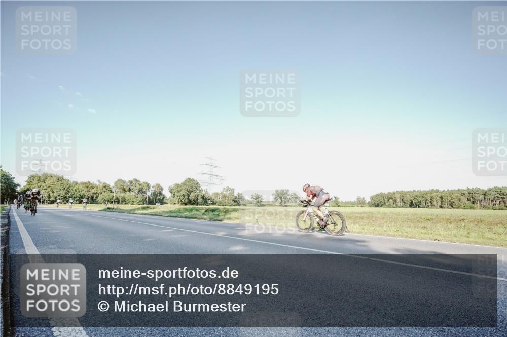 07.09.2025 - 19. Norderstedt Triathlon Michael Burmester http://msf.ph/oto/8849195 07.09.2025 16:11:28 Radfahren 933, 1108, 1604, 1606 meine-sportfotos.de