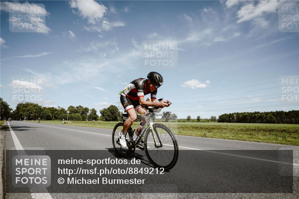 07.09.2025 - 19. Norderstedt Triathlon Michael Burmester http://msf.ph/oto/8849212 07.09.2025 13:57:26 Radfahren 986, 994, 1469 meine-sportfotos.de