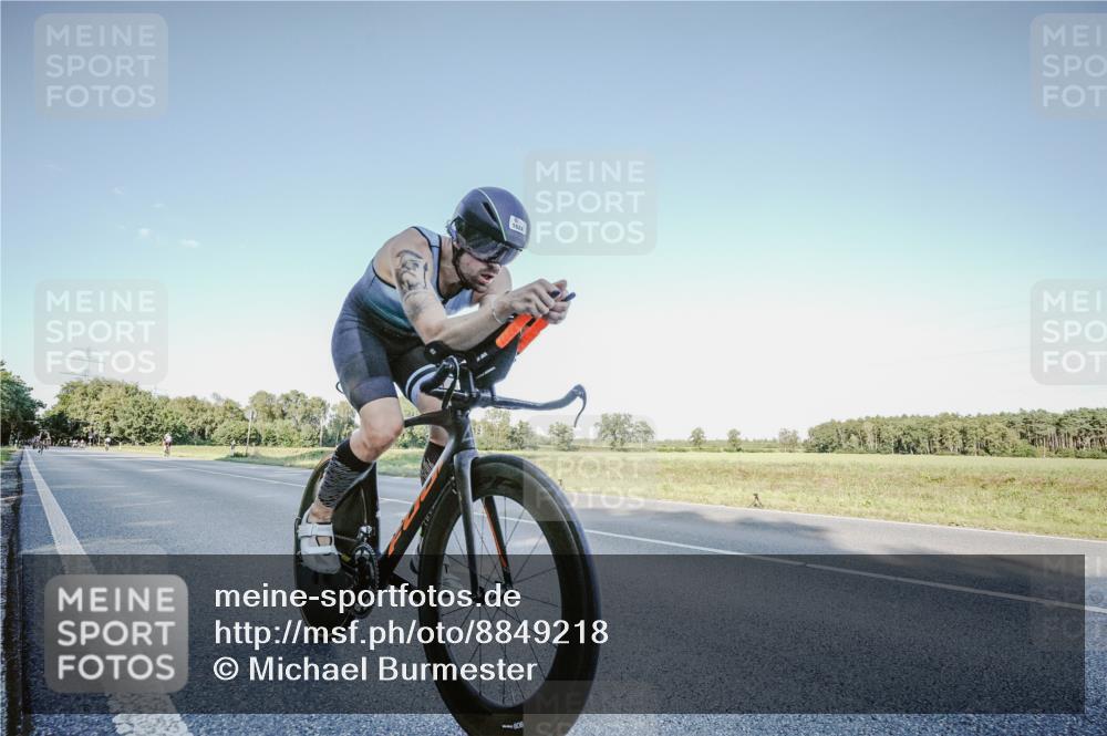 07.09.2025 - 19. Norderstedt Triathlon Michael Burmester http://msf.ph/oto/8849218 07.09.2025 16:11:41 Radfahren 1624 meine-sportfotos.de
