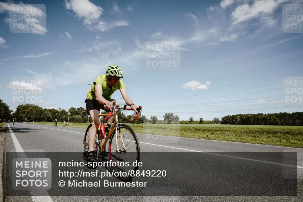 07.09.2025 - 19. Norderstedt Triathlon Michael Burmester http://msf.ph/oto/8849220 07.09.2025 13:57:39 Radfahren 1466 meine-sportfotos.de