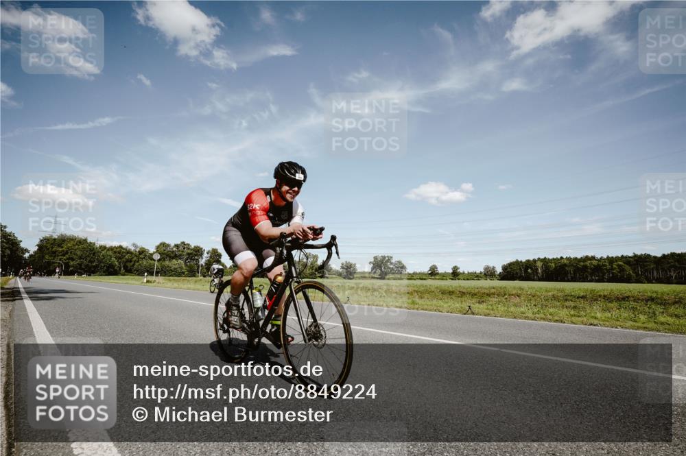 07.09.2025 - 19. Norderstedt Triathlon Michael Burmester http://msf.ph/oto/8849224 07.09.2025 13:57:50 Radfahren 968 meine-sportfotos.de