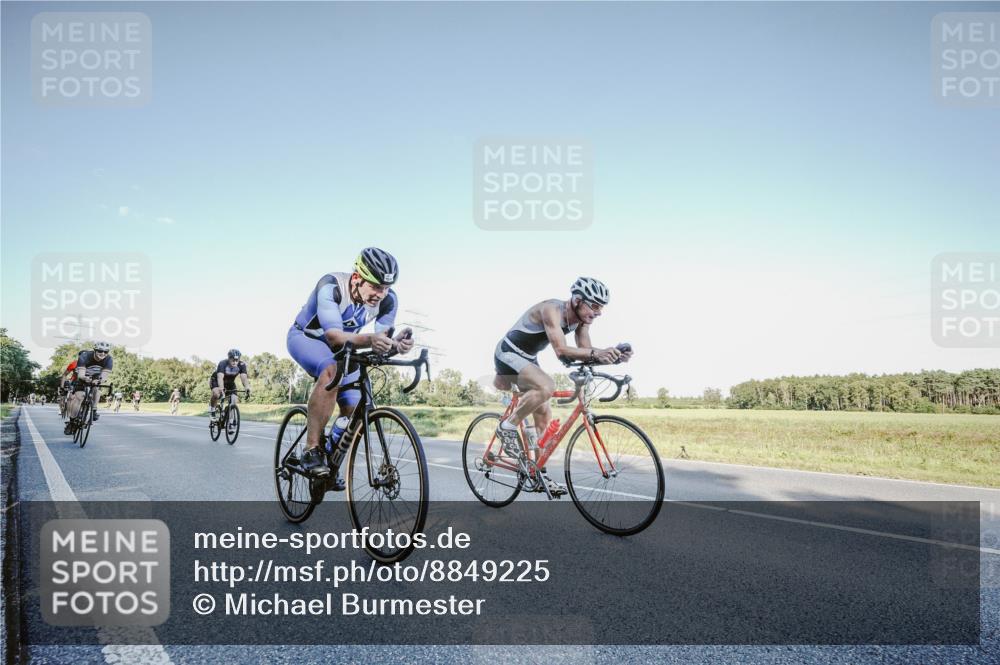 07.09.2025 - 19. Norderstedt Triathlon Michael Burmester http://msf.ph/oto/8849225 07.09.2025 16:11:50 Radfahren 381, 412, 1412, 1419, 1473, 1568 meine-sportfotos.de