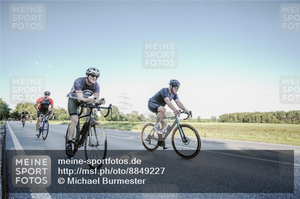 07.09.2025 - 19. Norderstedt Triathlon Michael Burmester http://msf.ph/oto/8849227 07.09.2025 16:11:51 Radfahren 381, 412, 1412, 1419, 1473, 1568 meine-sportfotos.de