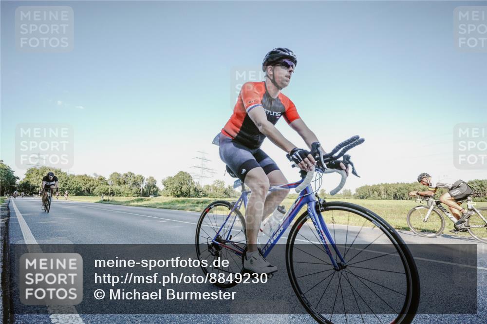 07.09.2025 - 19. Norderstedt Triathlon Michael Burmester http://msf.ph/oto/8849230 07.09.2025 16:11:52 Radfahren 381, 412, 1412, 1419, 1473, 1568 meine-sportfotos.de