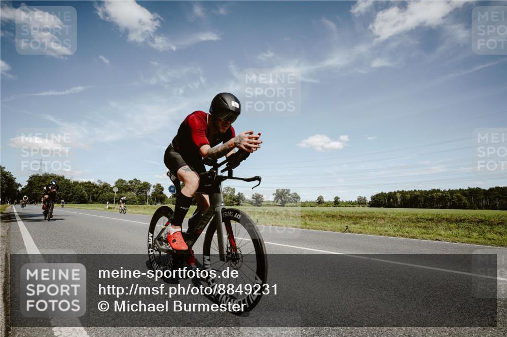 07.09.2025 - 19. Norderstedt Triathlon Michael Burmester http://msf.ph/oto/8849231 07.09.2025 13:57:55 Radfahren 393, 964, 1010 meine-sportfotos.de