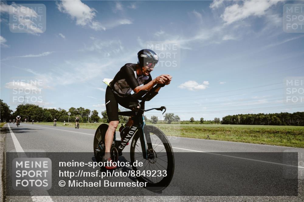 07.09.2025 - 19. Norderstedt Triathlon Michael Burmester http://msf.ph/oto/8849233 07.09.2025 13:57:56 Radfahren 393, 964, 1010 meine-sportfotos.de