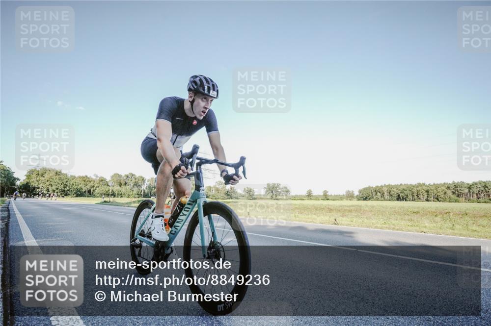 07.09.2025 - 19. Norderstedt Triathlon Michael Burmester http://msf.ph/oto/8849236 07.09.2025 16:11:53 Radfahren 381, 412, 1412, 1419, 1473, 1568 meine-sportfotos.de