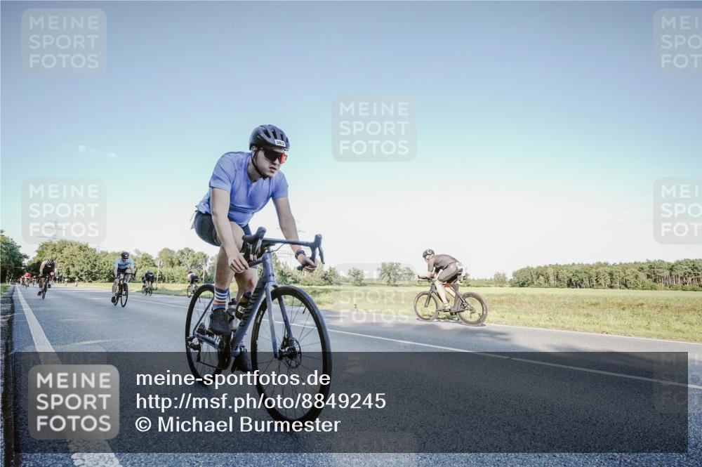 07.09.2025 - 19. Norderstedt Triathlon Michael Burmester http://msf.ph/oto/8849245 07.09.2025 16:12:00 Radfahren 383, 405, 1544 meine-sportfotos.de