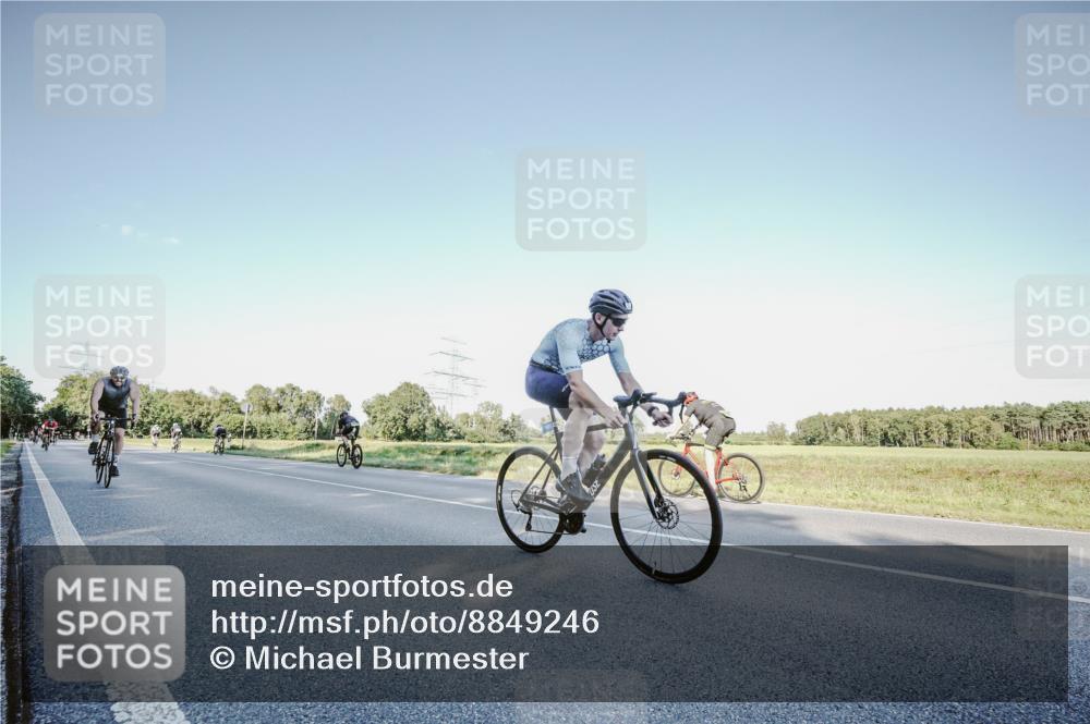 07.09.2025 - 19. Norderstedt Triathlon Michael Burmester http://msf.ph/oto/8849246 07.09.2025 16:12:01 Radfahren 383, 405, 1544, 1571 meine-sportfotos.de
