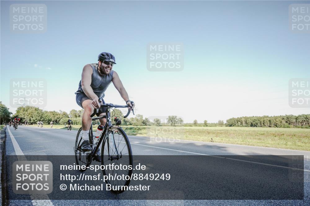 07.09.2025 - 19. Norderstedt Triathlon Michael Burmester http://msf.ph/oto/8849249 07.09.2025 16:12:02 Radfahren 383, 405, 1544, 1571, 1587 meine-sportfotos.de