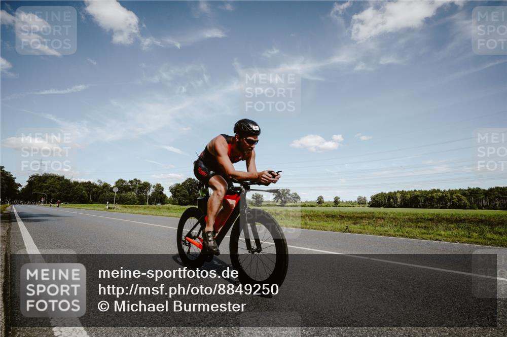 07.09.2025 - 19. Norderstedt Triathlon Michael Burmester http://msf.ph/oto/8849250 07.09.2025 13:58:15 Radfahren 961 meine-sportfotos.de