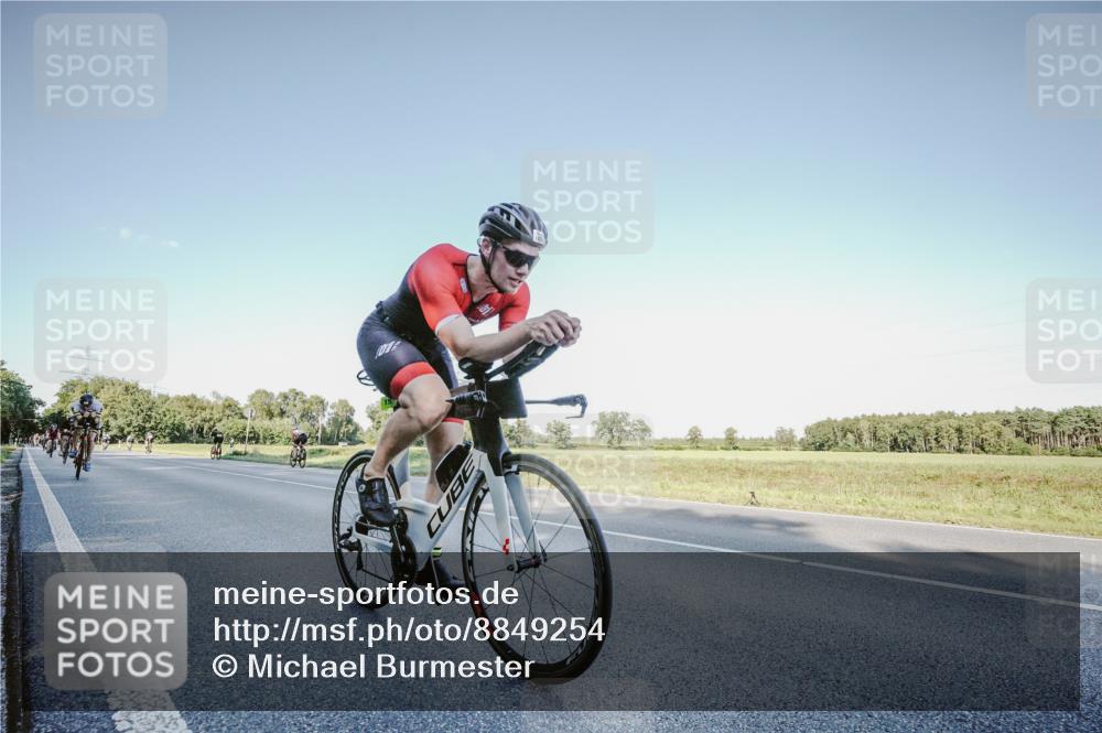 07.09.2025 - 19. Norderstedt Triathlon Michael Burmester http://msf.ph/oto/8849254 07.09.2025 16:12:05 Radfahren 1541, 1544, 1571, 1587, 1591 meine-sportfotos.de