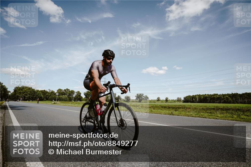 07.09.2025 - 19. Norderstedt Triathlon Michael Burmester http://msf.ph/oto/8849277 07.09.2025 13:58:31 Radfahren 872, 959, 1013, 1015, 1031 meine-sportfotos.de