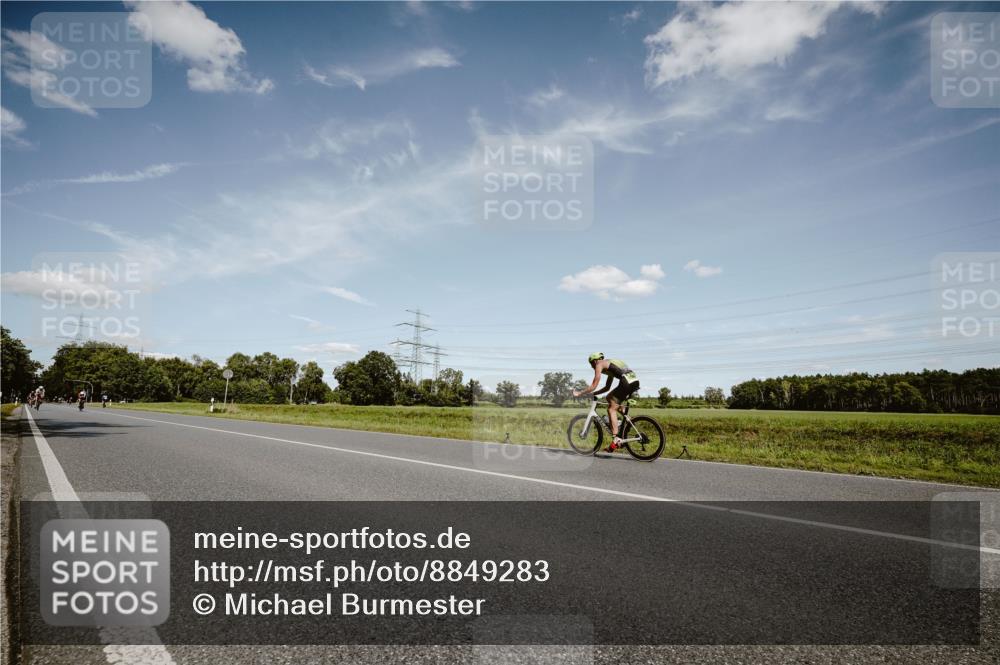 07.09.2025 - 19. Norderstedt Triathlon Michael Burmester http://msf.ph/oto/8849283 07.09.2025 13:58:39 Radfahren 969, 989 meine-sportfotos.de