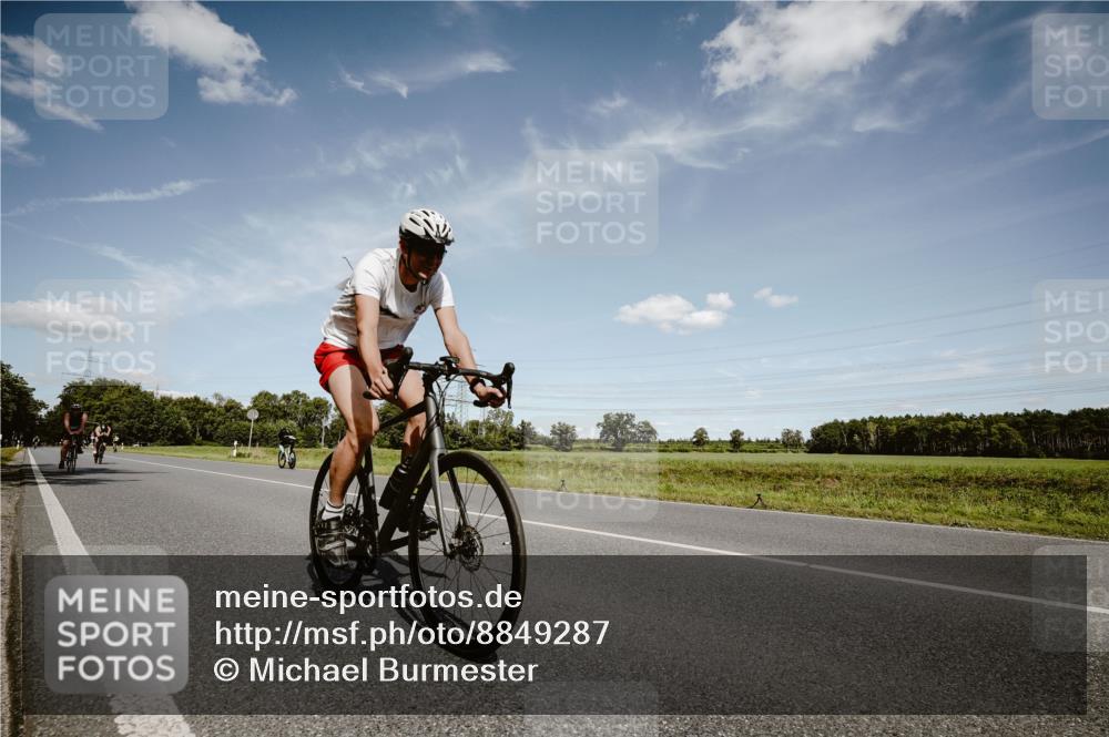 07.09.2025 - 19. Norderstedt Triathlon Michael Burmester http://msf.ph/oto/8849287 07.09.2025 13:58:44 Radfahren 363, 969, 1006, 1431 meine-sportfotos.de