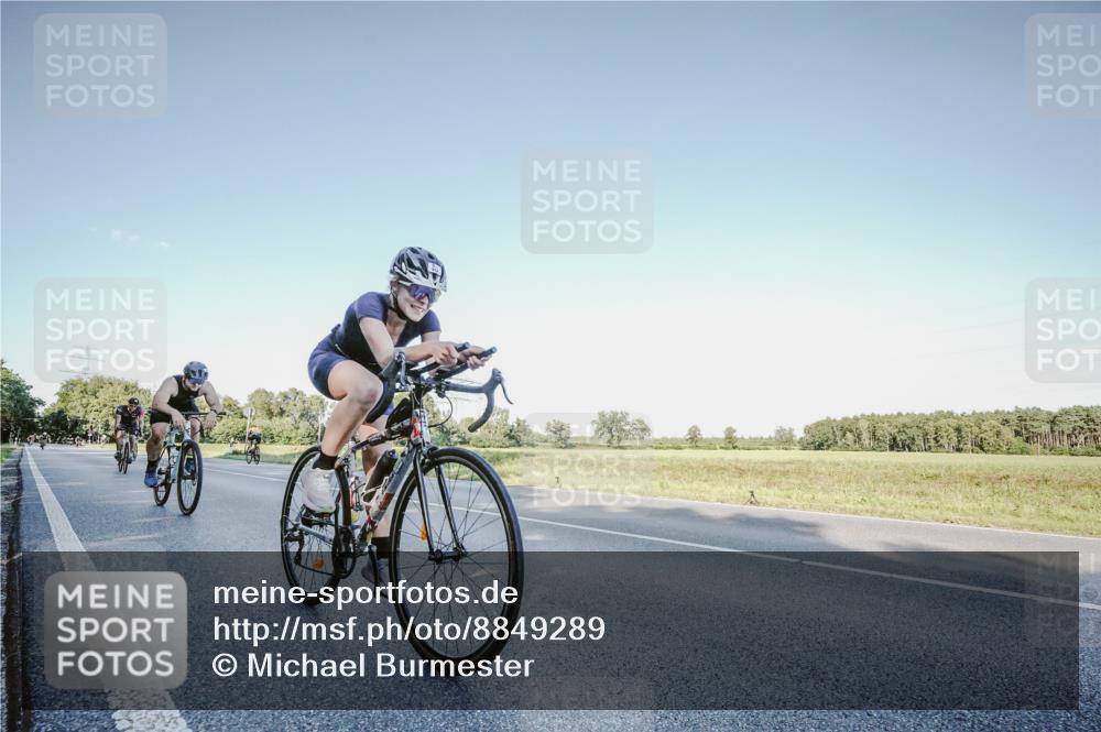 07.09.2025 - 19. Norderstedt Triathlon Michael Burmester http://msf.ph/oto/8849289 07.09.2025 16:12:16 Radfahren 875, 912, 1045, 1105, 1558 meine-sportfotos.de