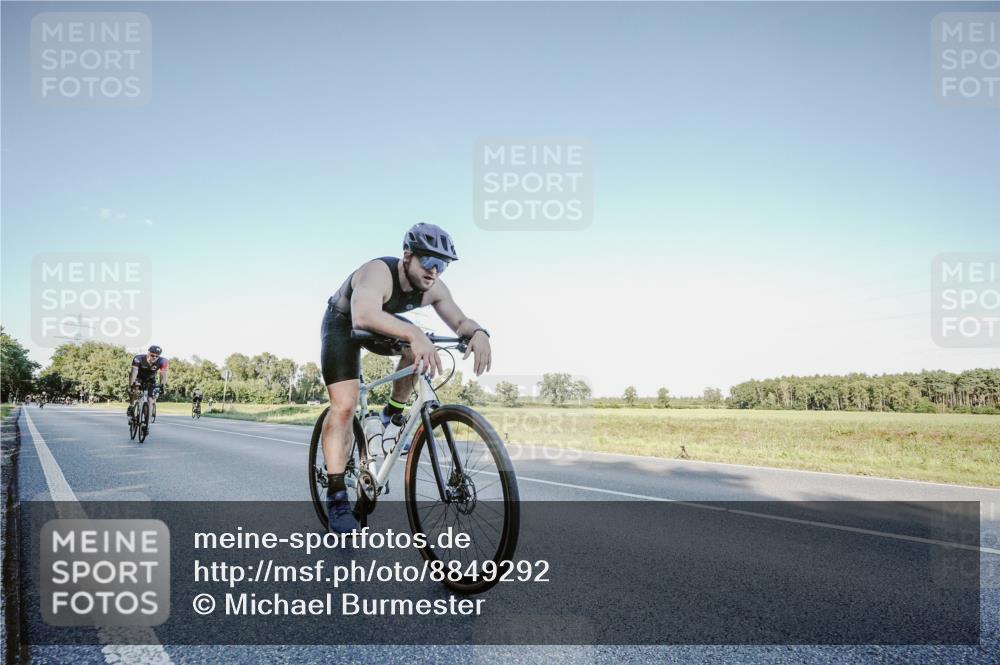 07.09.2025 - 19. Norderstedt Triathlon Michael Burmester http://msf.ph/oto/8849292 07.09.2025 16:12:17 Radfahren 875, 912, 1105, 1558 meine-sportfotos.de