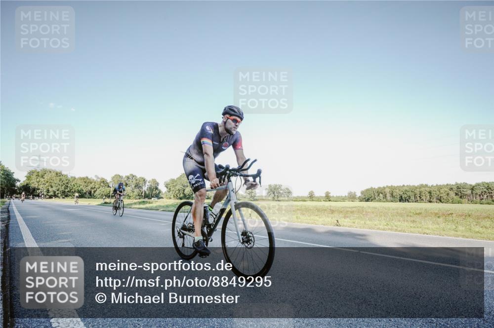 07.09.2025 - 19. Norderstedt Triathlon Michael Burmester http://msf.ph/oto/8849295 07.09.2025 16:12:18 Radfahren 875, 912, 1105, 1558 meine-sportfotos.de
