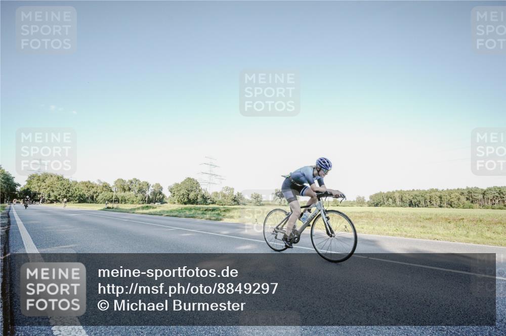 07.09.2025 - 19. Norderstedt Triathlon Michael Burmester http://msf.ph/oto/8849297 07.09.2025 16:12:19 Radfahren 875, 912, 1054, 1105, 1558 meine-sportfotos.de