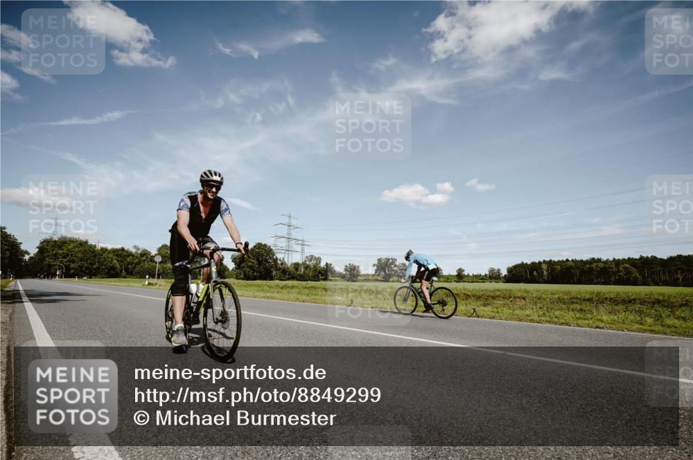07.09.2025 - 19. Norderstedt Triathlon Michael Burmester http://msf.ph/oto/8849299 07.09.2025 13:58:55 Radfahren 410 meine-sportfotos.de