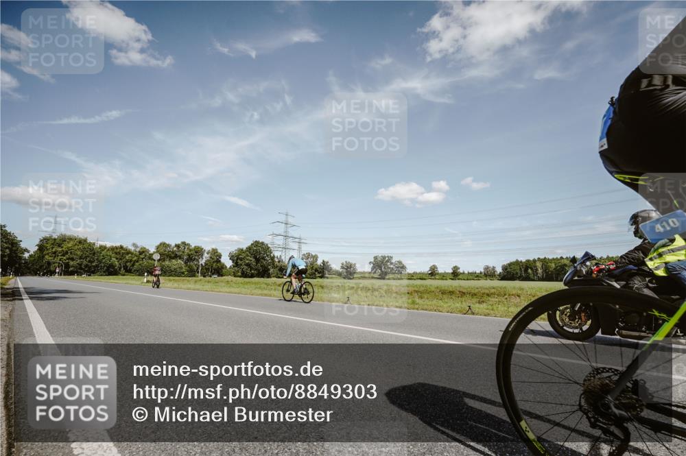 07.09.2025 - 19. Norderstedt Triathlon Michael Burmester http://msf.ph/oto/8849303 07.09.2025 13:58:56 Radfahren 410 meine-sportfotos.de