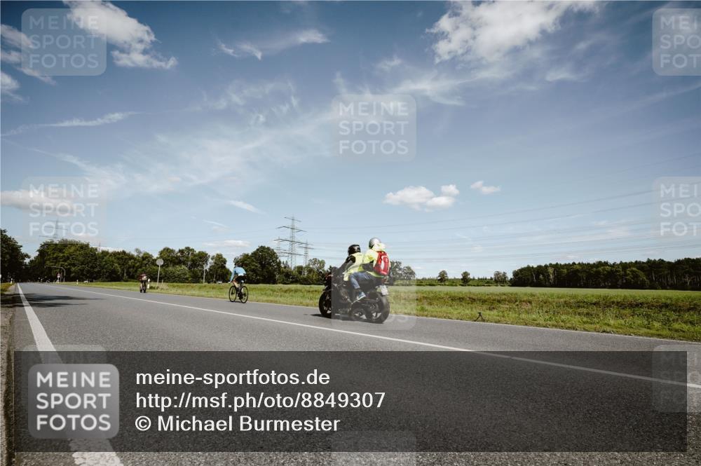 07.09.2025 - 19. Norderstedt Triathlon Michael Burmester http://msf.ph/oto/8849307 07.09.2025 13:58:56 Radfahren 410 meine-sportfotos.de
