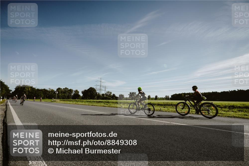 07.09.2025 - 19. Norderstedt Triathlon Michael Burmester http://msf.ph/oto/8849308 07.09.2025 09:41:08 Radfahren 565, 597 meine-sportfotos.de