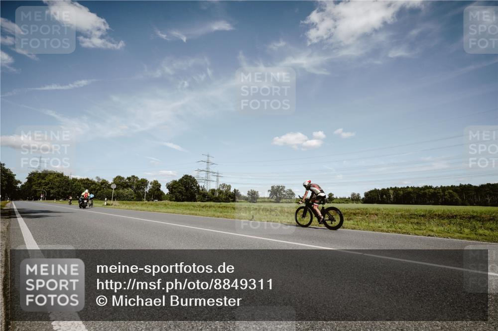07.09.2025 - 19. Norderstedt Triathlon Michael Burmester http://msf.ph/oto/8849311 07.09.2025 13:58:58 Radfahren 410 meine-sportfotos.de
