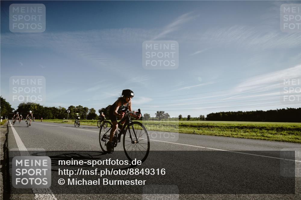 07.09.2025 - 19. Norderstedt Triathlon Michael Burmester http://msf.ph/oto/8849316 07.09.2025 09:41:10 Radfahren 565, 584 meine-sportfotos.de