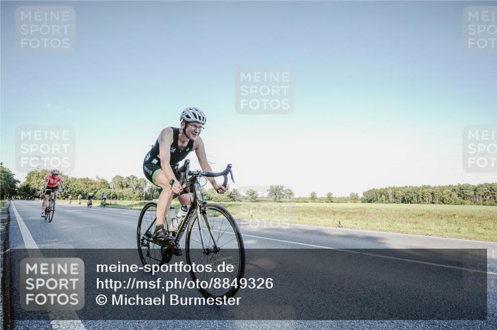 07.09.2025 - 19. Norderstedt Triathlon Michael Burmester http://msf.ph/oto/8849326 07.09.2025 16:12:29 Radfahren 914, 1533, 1610 meine-sportfotos.de