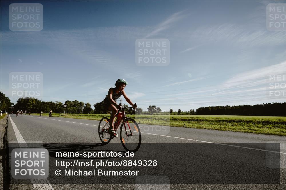 07.09.2025 - 19. Norderstedt Triathlon Michael Burmester http://msf.ph/oto/8849328 07.09.2025 09:41:14 Radfahren 565, 584, 599, 616 meine-sportfotos.de