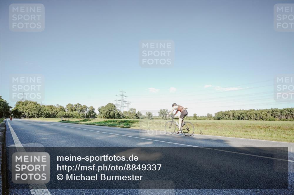 07.09.2025 - 19. Norderstedt Triathlon Michael Burmester http://msf.ph/oto/8849337 07.09.2025 16:12:40 Radfahren 913 meine-sportfotos.de