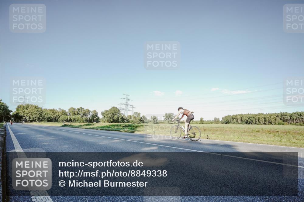 07.09.2025 - 19. Norderstedt Triathlon Michael Burmester http://msf.ph/oto/8849338 07.09.2025 16:12:40 Radfahren 913 meine-sportfotos.de