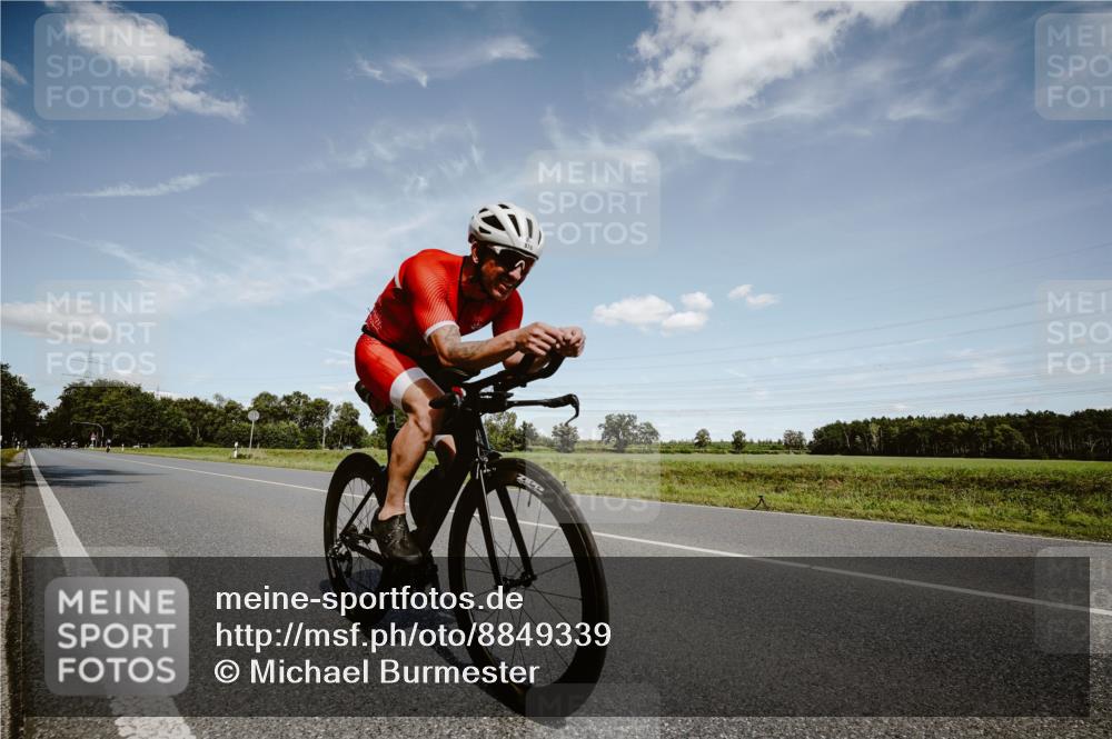 07.09.2025 - 19. Norderstedt Triathlon Michael Burmester http://msf.ph/oto/8849339 07.09.2025 13:59:21 Radfahren 976, 1038 meine-sportfotos.de